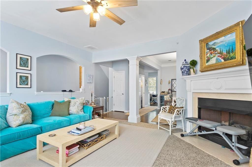 2924 Wintercrest Way - Photo 3 of 36