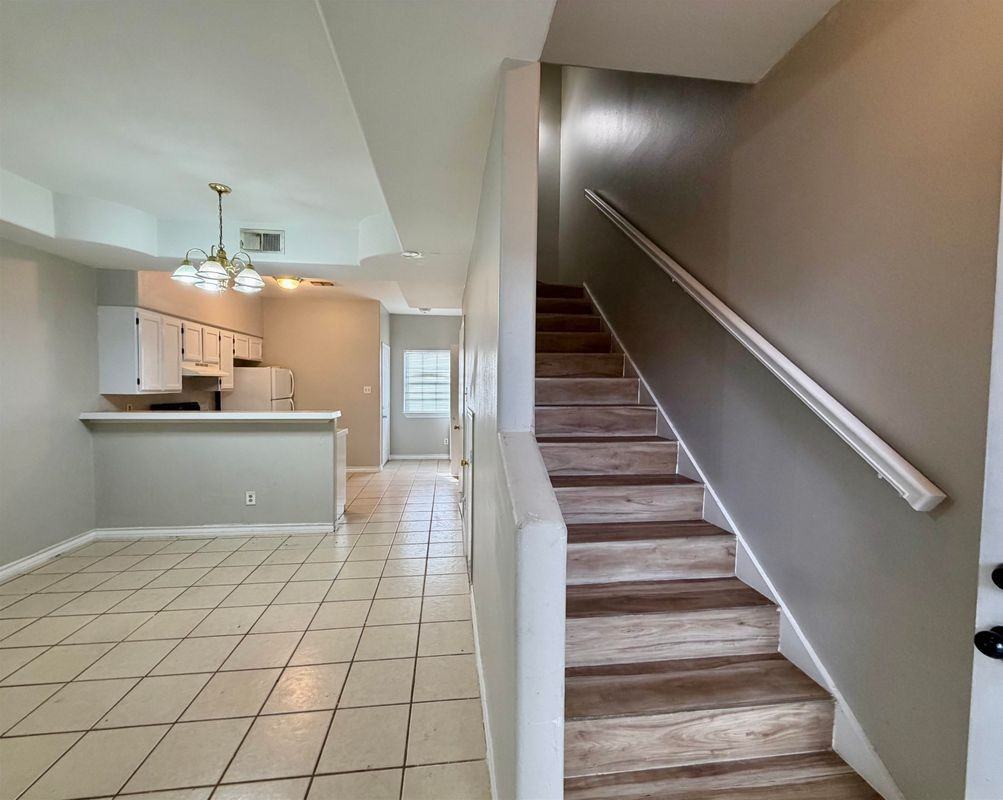 2005 Cross St ##2 - Photo 3 of 9