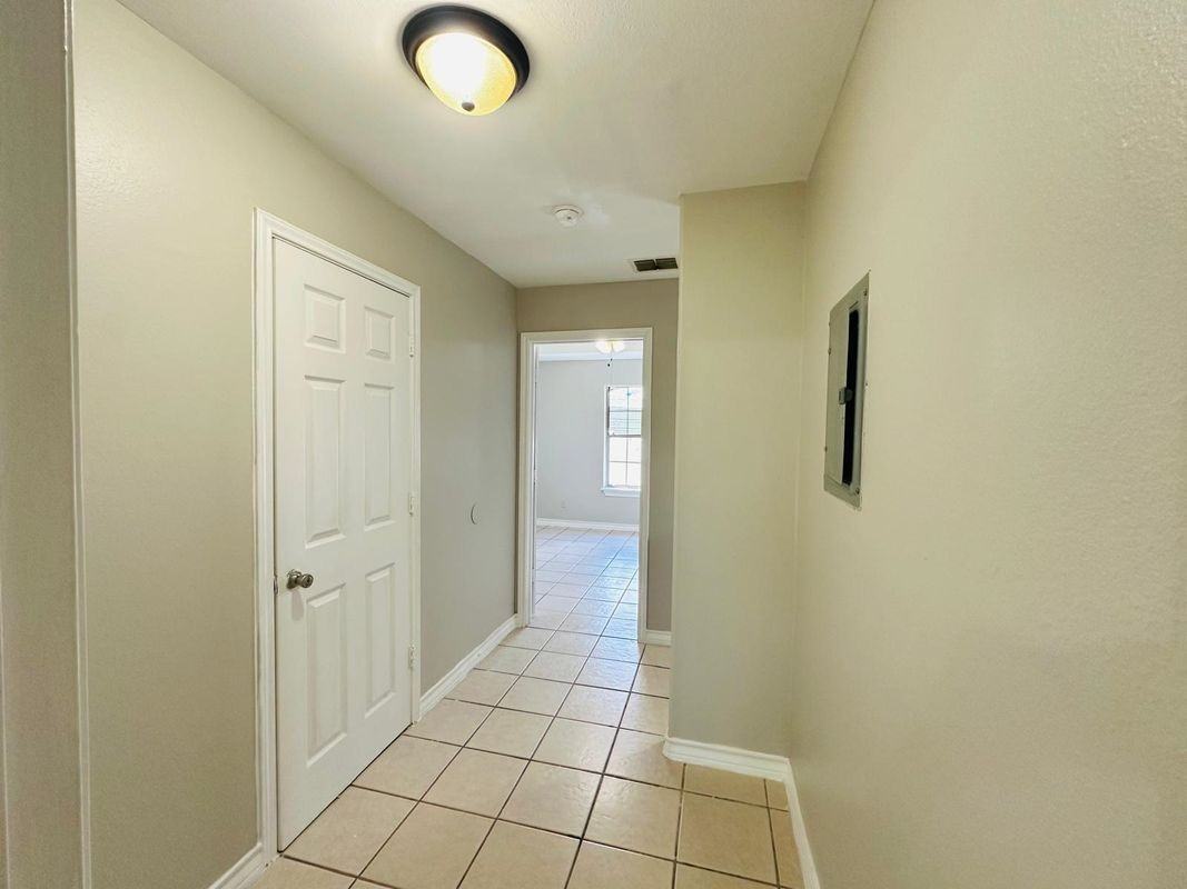 2005 Cross St ##2 - Photo 7 of 9