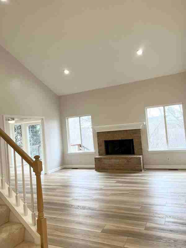 9005 Campbell Creek Dr - Photo 2 of 3