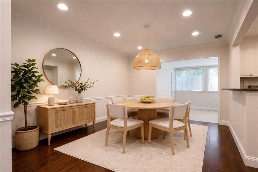 138 Woodmere Sq Nw - Photo 2 of 22