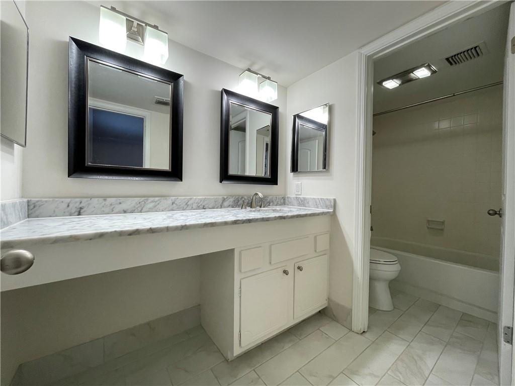 138 Woodmere Sq Nw - Photo 5 of 22