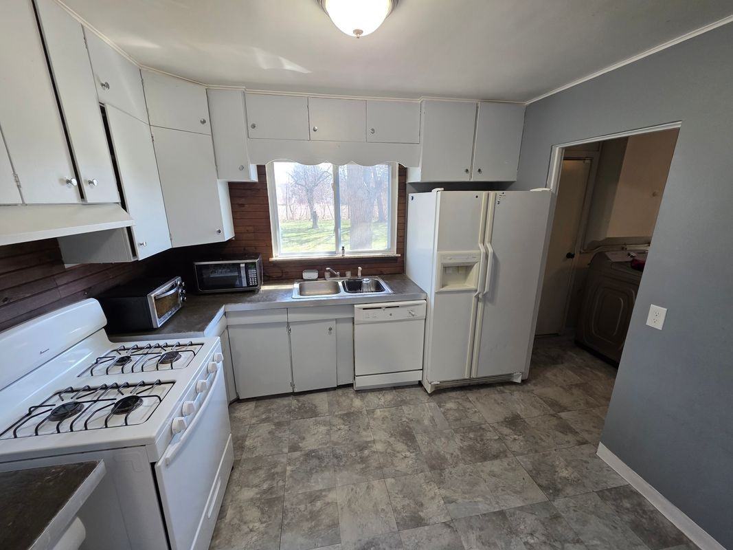 7145 Linden Rd - Photo 4 of 11