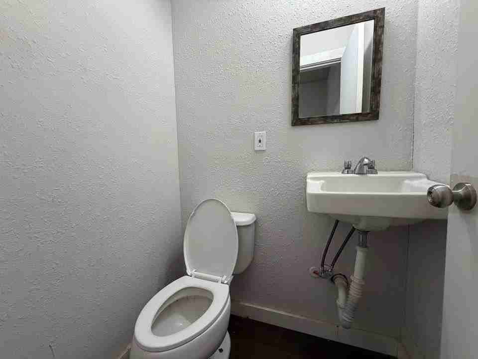 1211 W Park Ave ##101 - Photo 6 of 7