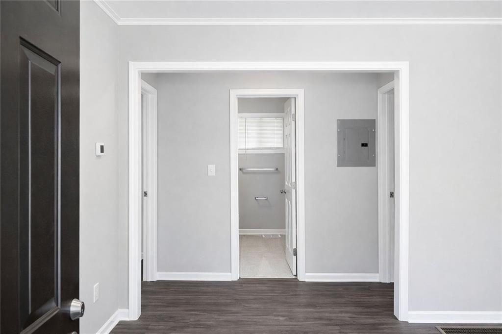 2146 Brookview Dr Ne - Photo 2 of 17