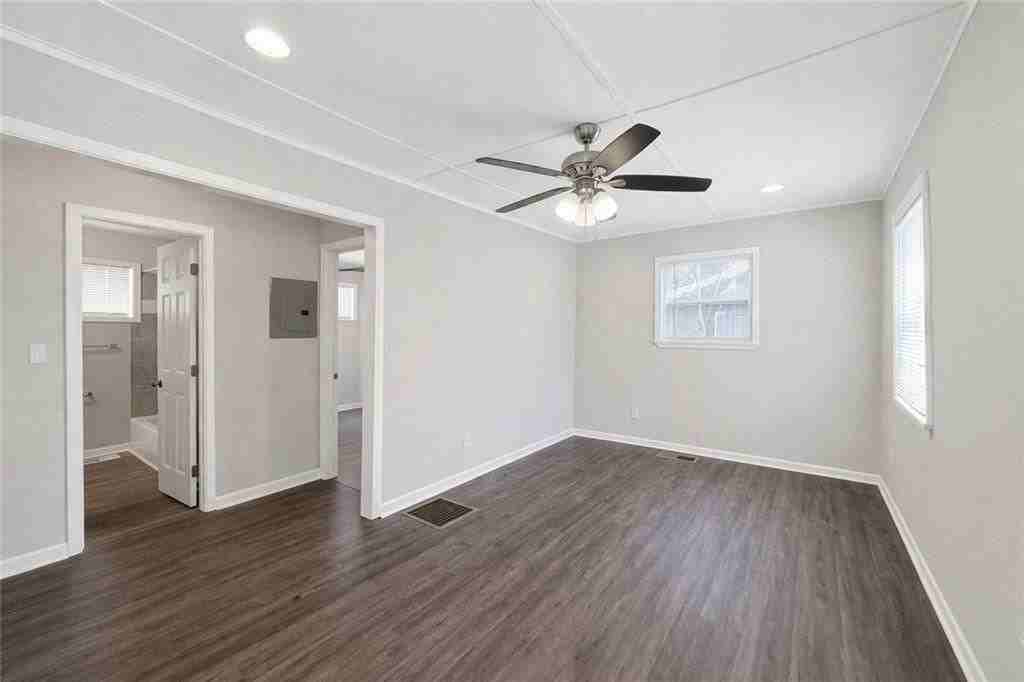 2146 Brookview Dr Ne - Photo 3 of 17