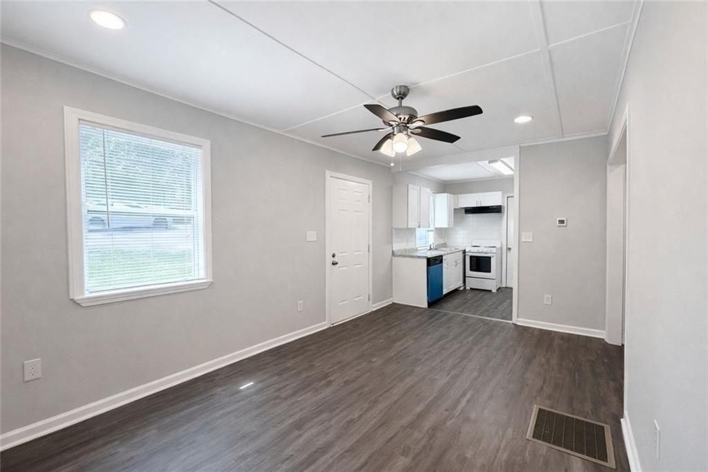 2146 Brookview Dr Ne - Photo 4 of 17