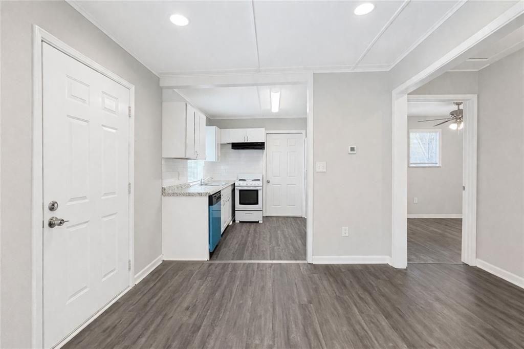 2146 Brookview Dr Ne - Photo 5 of 17