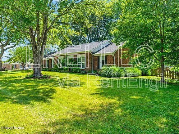 12100 Maplewood Rd - Photo 3 of 9