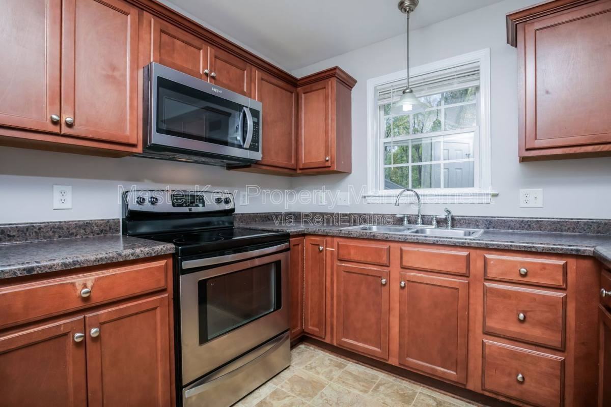 1535 Ikes Pond Ln - Photo 3 of 10