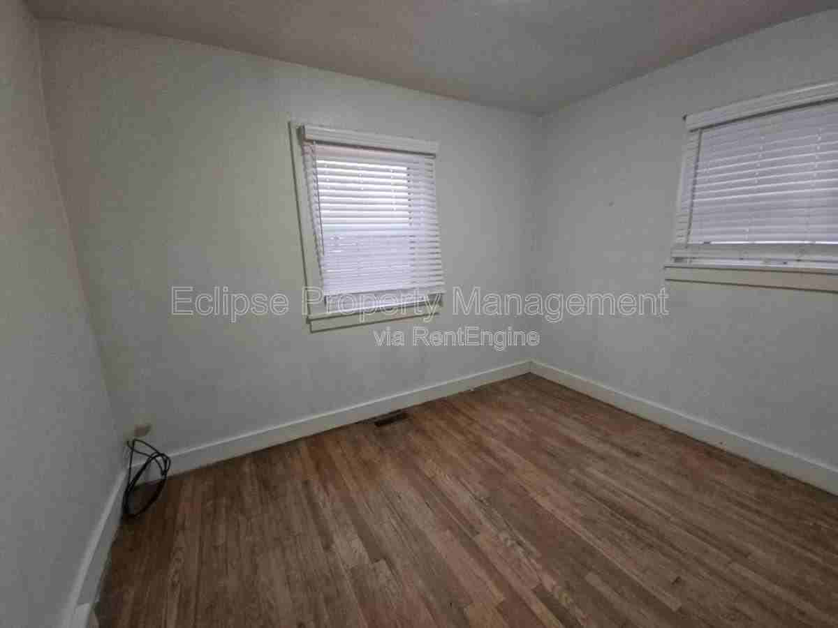 1305 2nd St - Photo 2 of 10