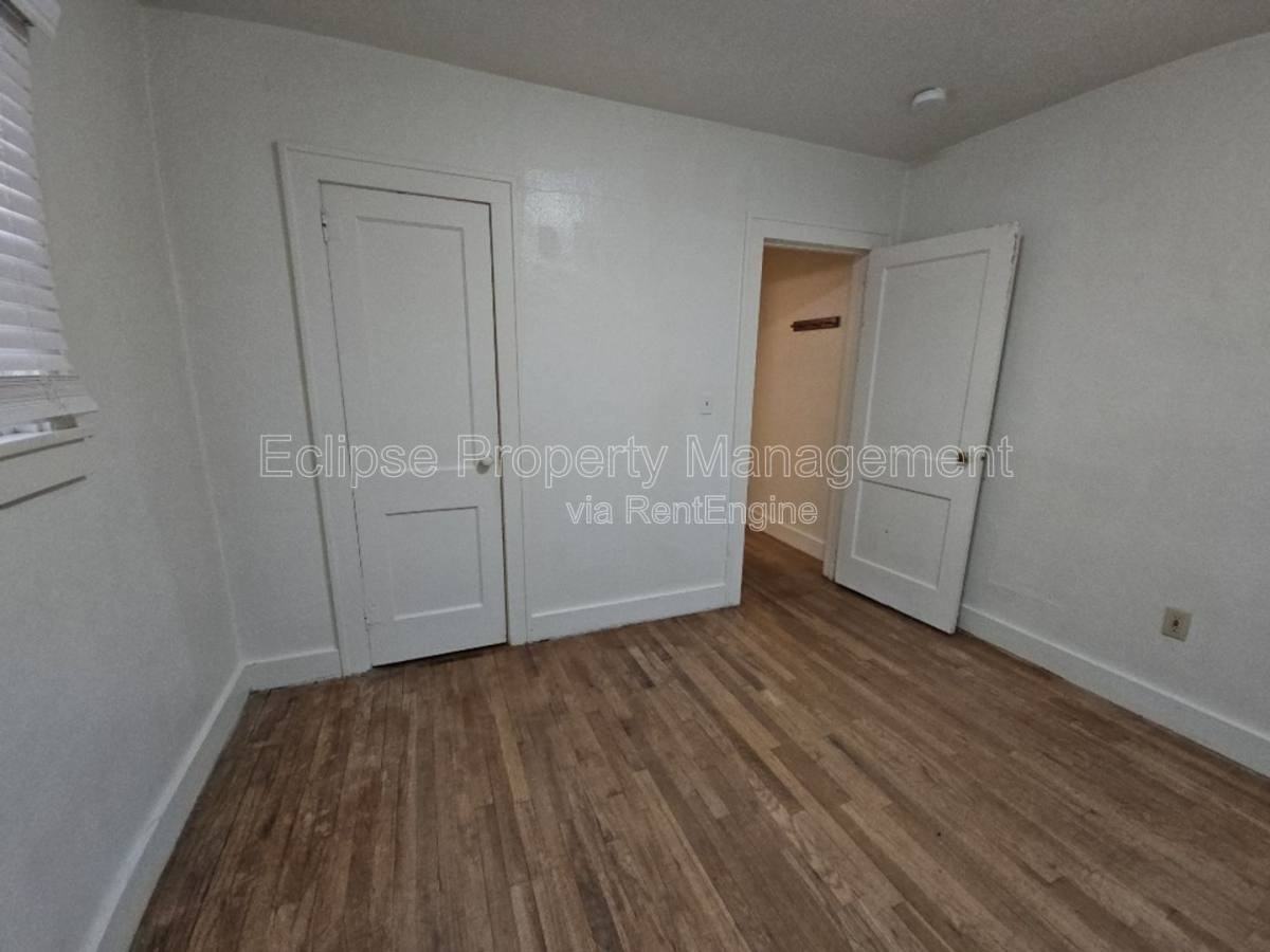 1305 2nd St - Photo 3 of 10