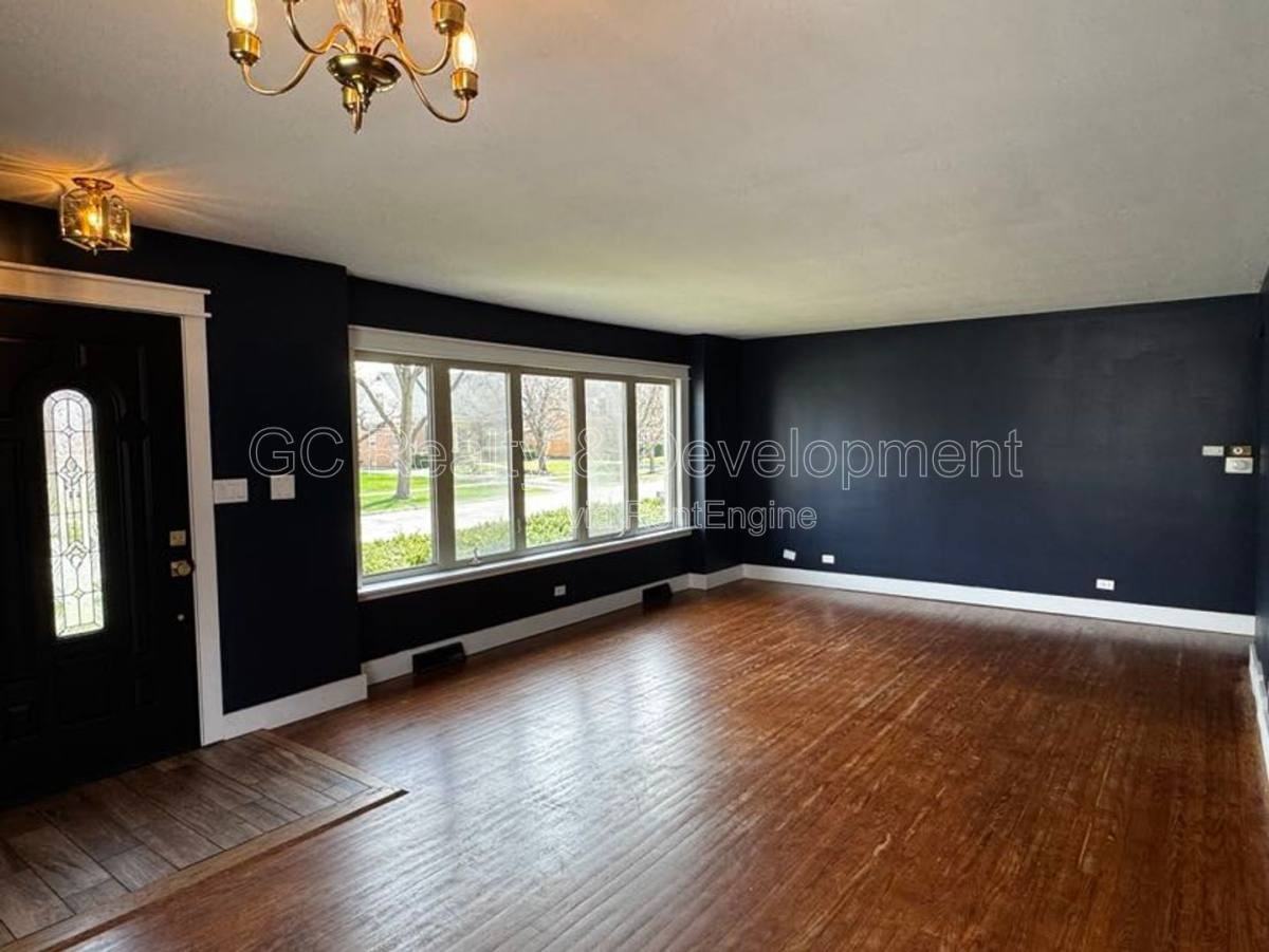510 N Fairview Ave - Photo 3 of 10