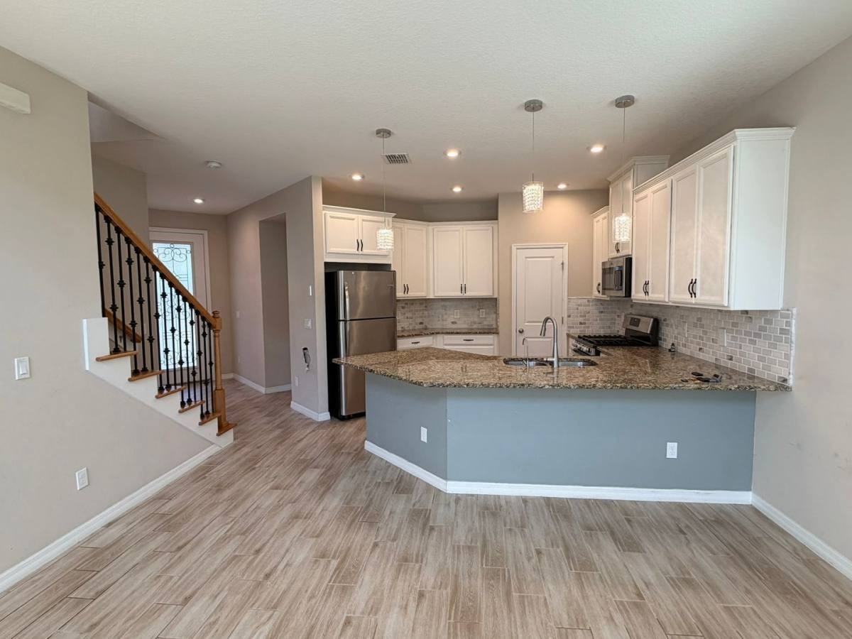 2601 Pinnacle Ln - Photo 2 of 10