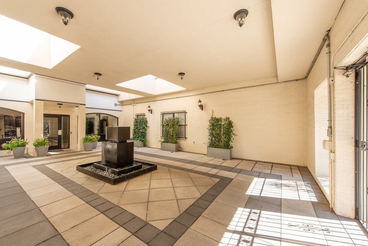 Columbia Uptown - Photo 5 of 12