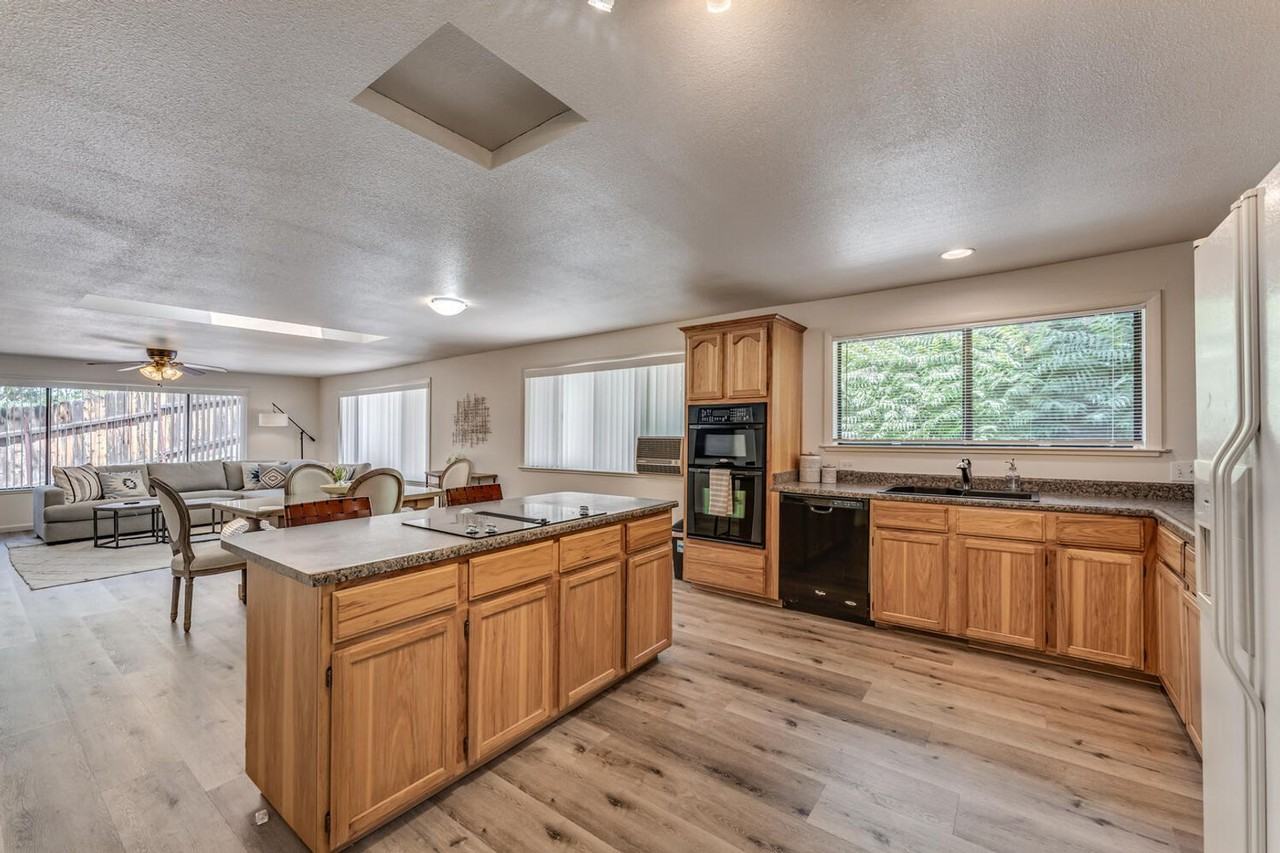 1630 Plumas St - Photo 5 of 14