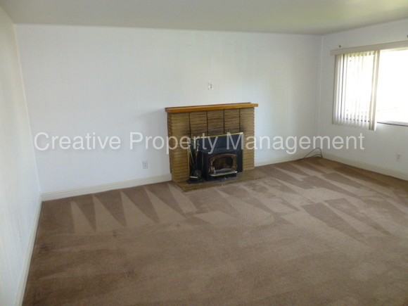 1577 Judson St - Photo 2 of 5