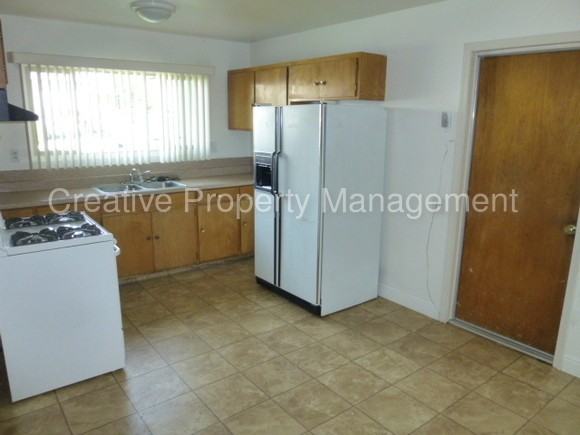 1577 Judson St - Photo 3 of 5