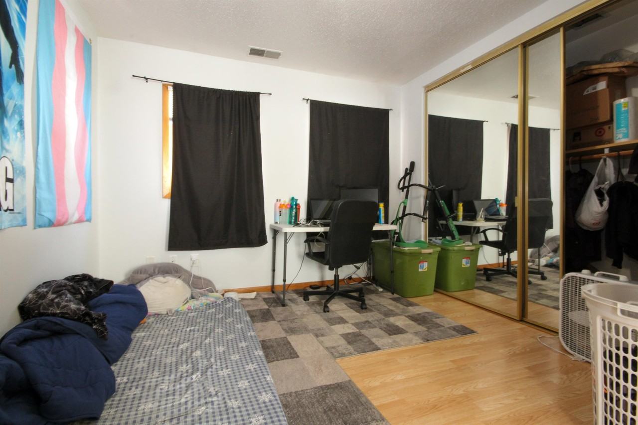 2813 Grand Ave S #2 - Photo 4 of 28