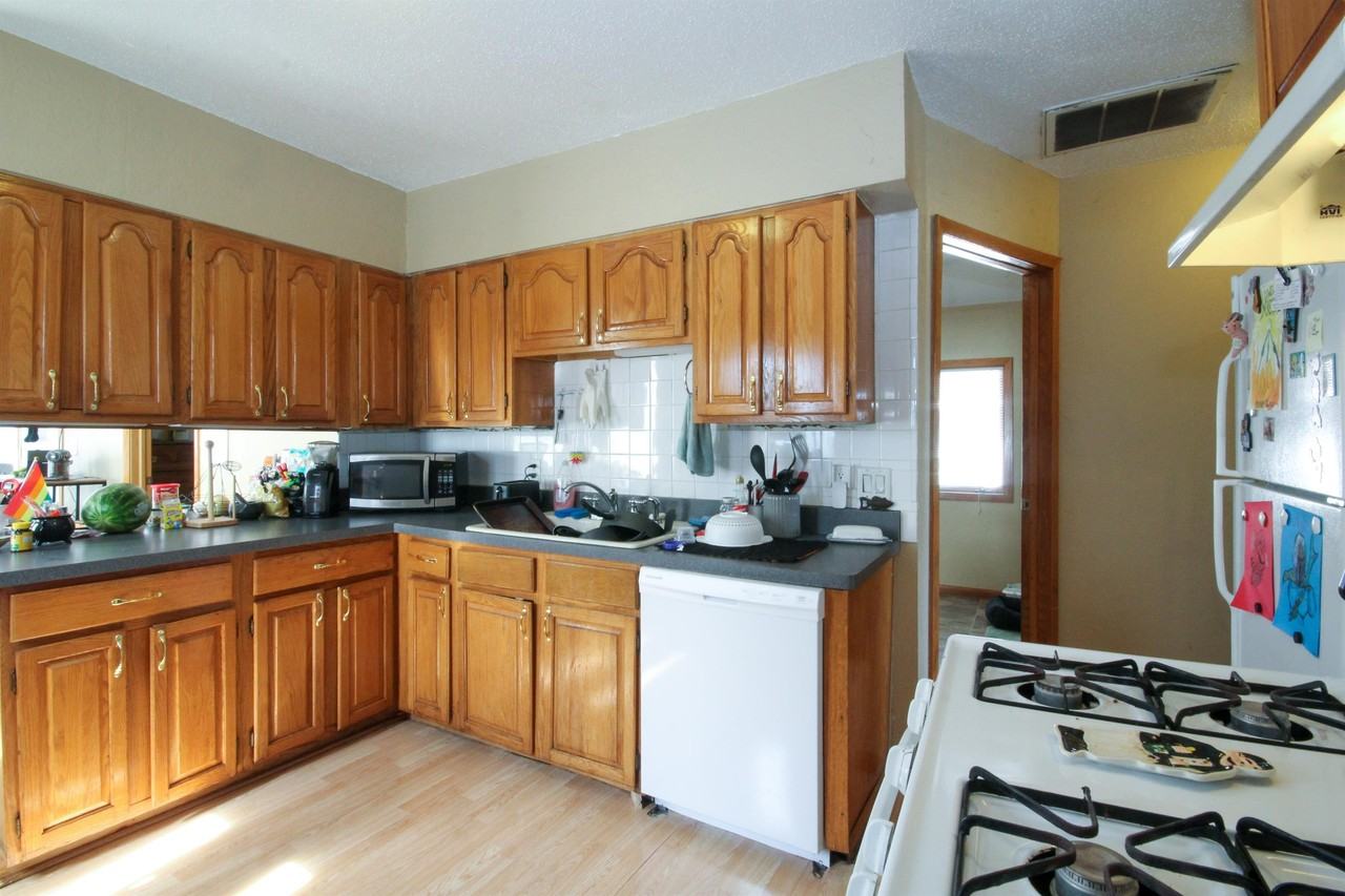 2813 Grand Ave S #2 - Photo 7 of 28