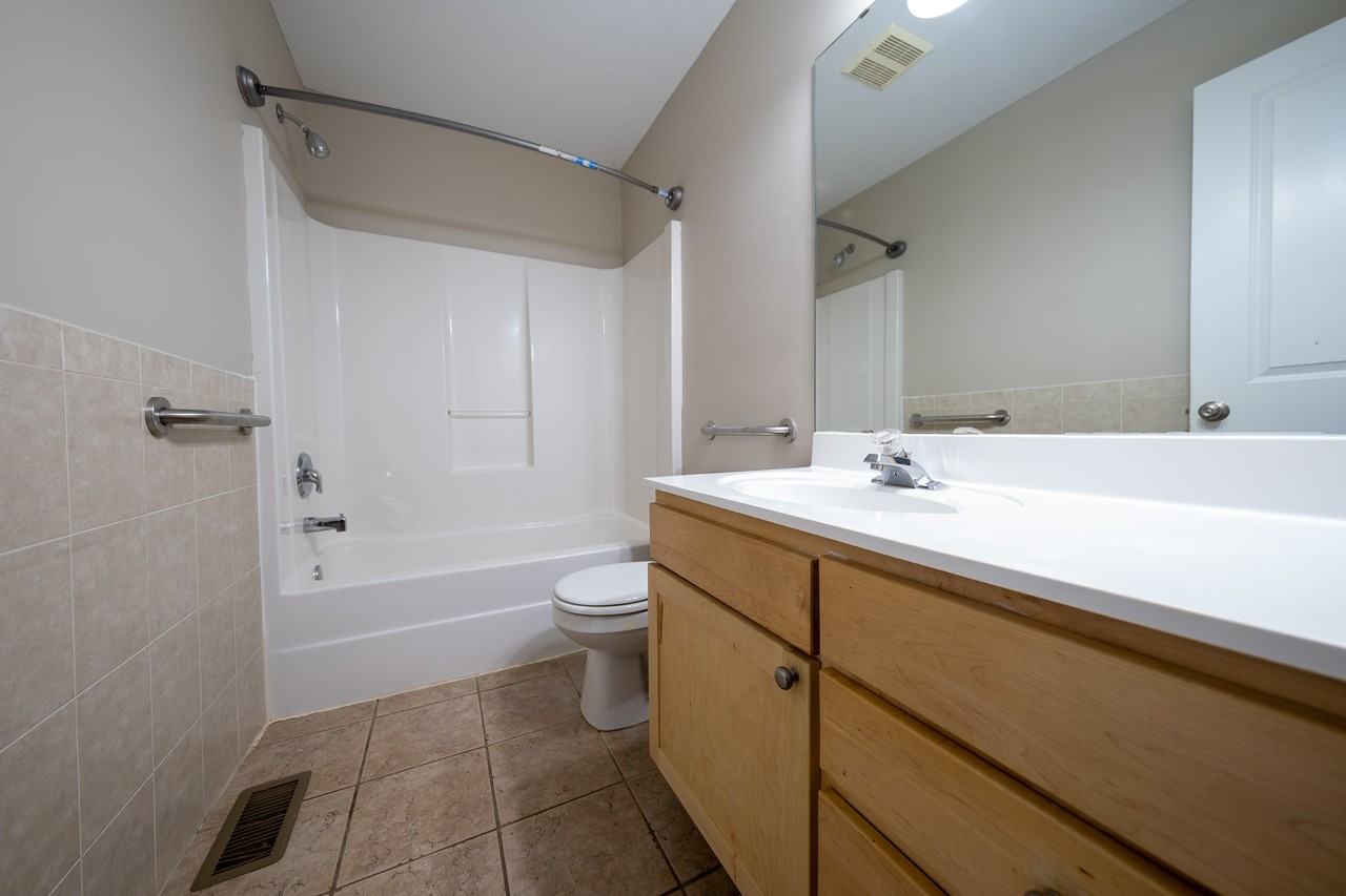 350 Stevens St W - Photo 4 of 19