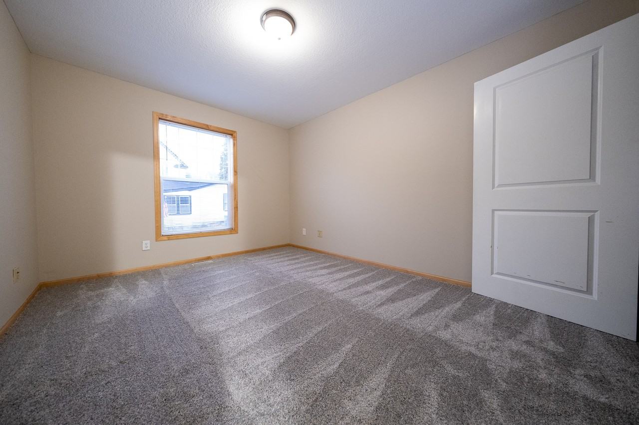 350 Stevens St W - Photo 6 of 19