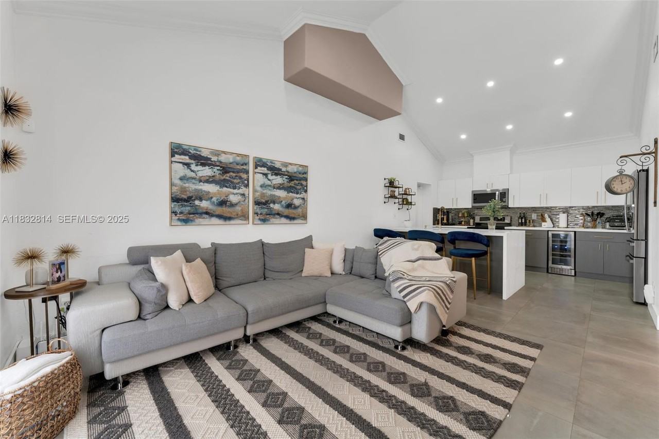 14793 Northwest 87th Place - Photo 5 of 27