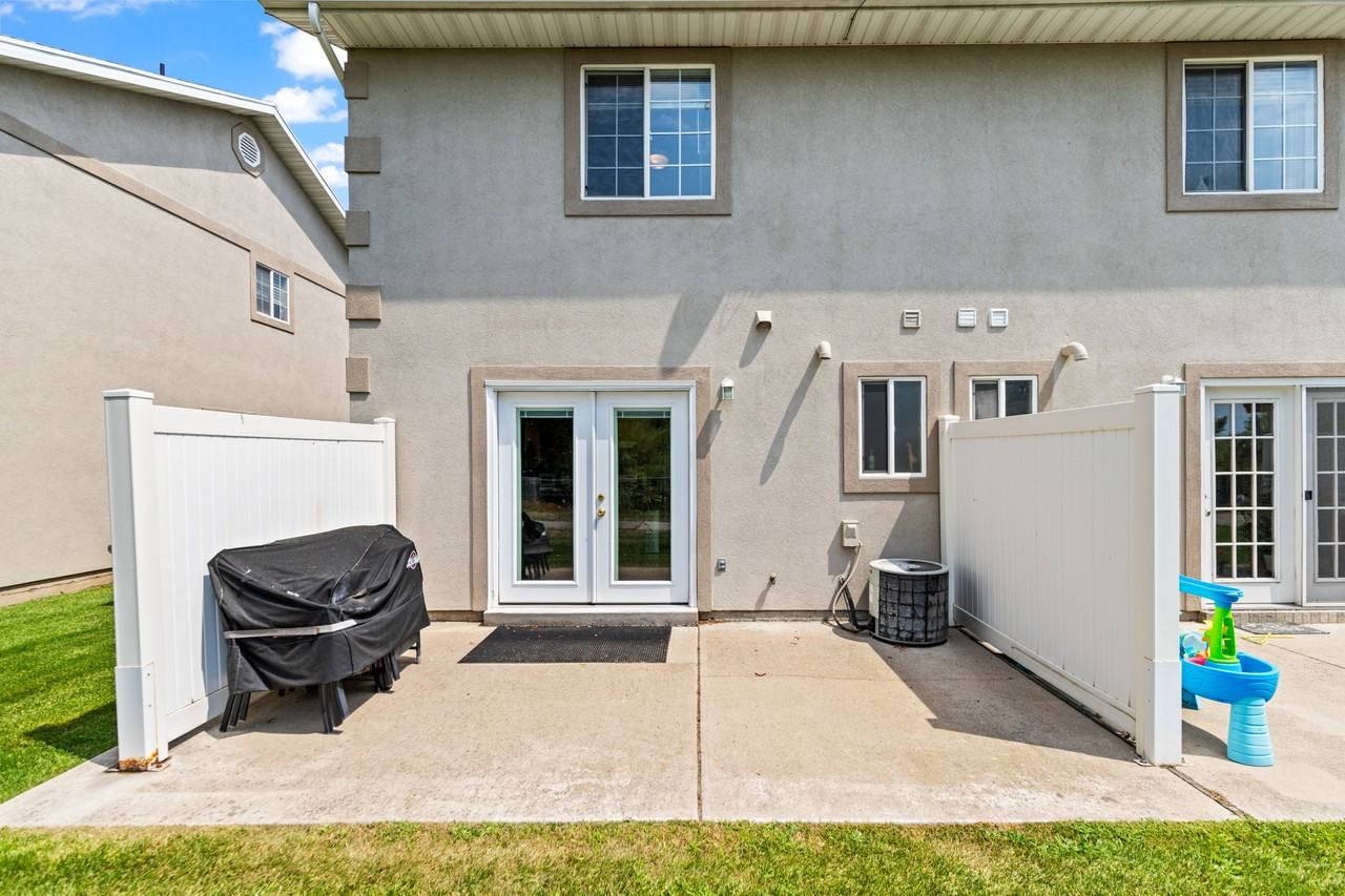 1637 Talon Dr #1 - Photo 5 of 17