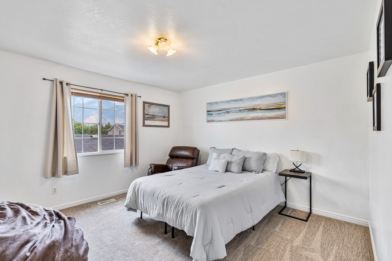 1637 Talon Dr #1 - Photo 4 of 17