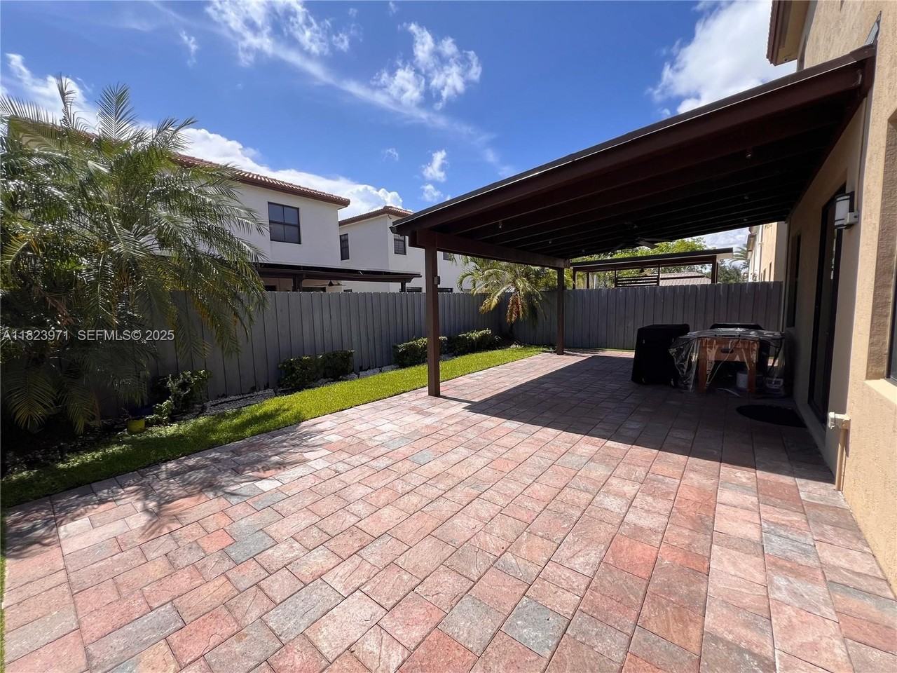 8744 Northwest 99th Path - Photo 4 of 32