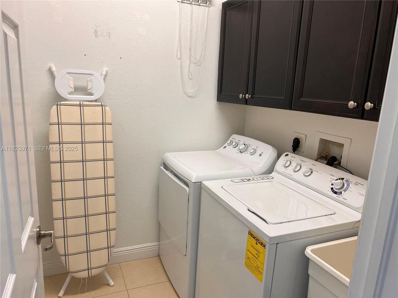 8744 Northwest 99th Path - Photo 7 of 32