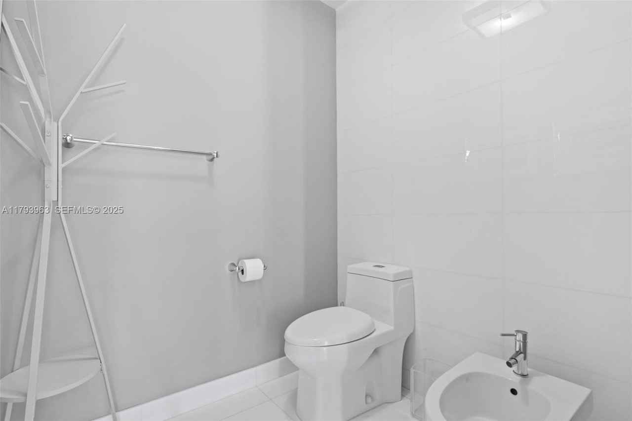 2020 North Bayshore Drive #2508 - Photo 6 of 15