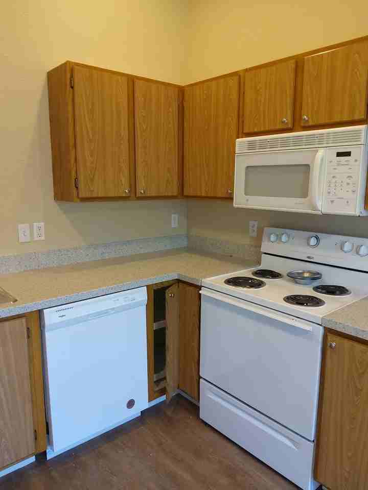 Cherry Apartments - Photo 4 of 29