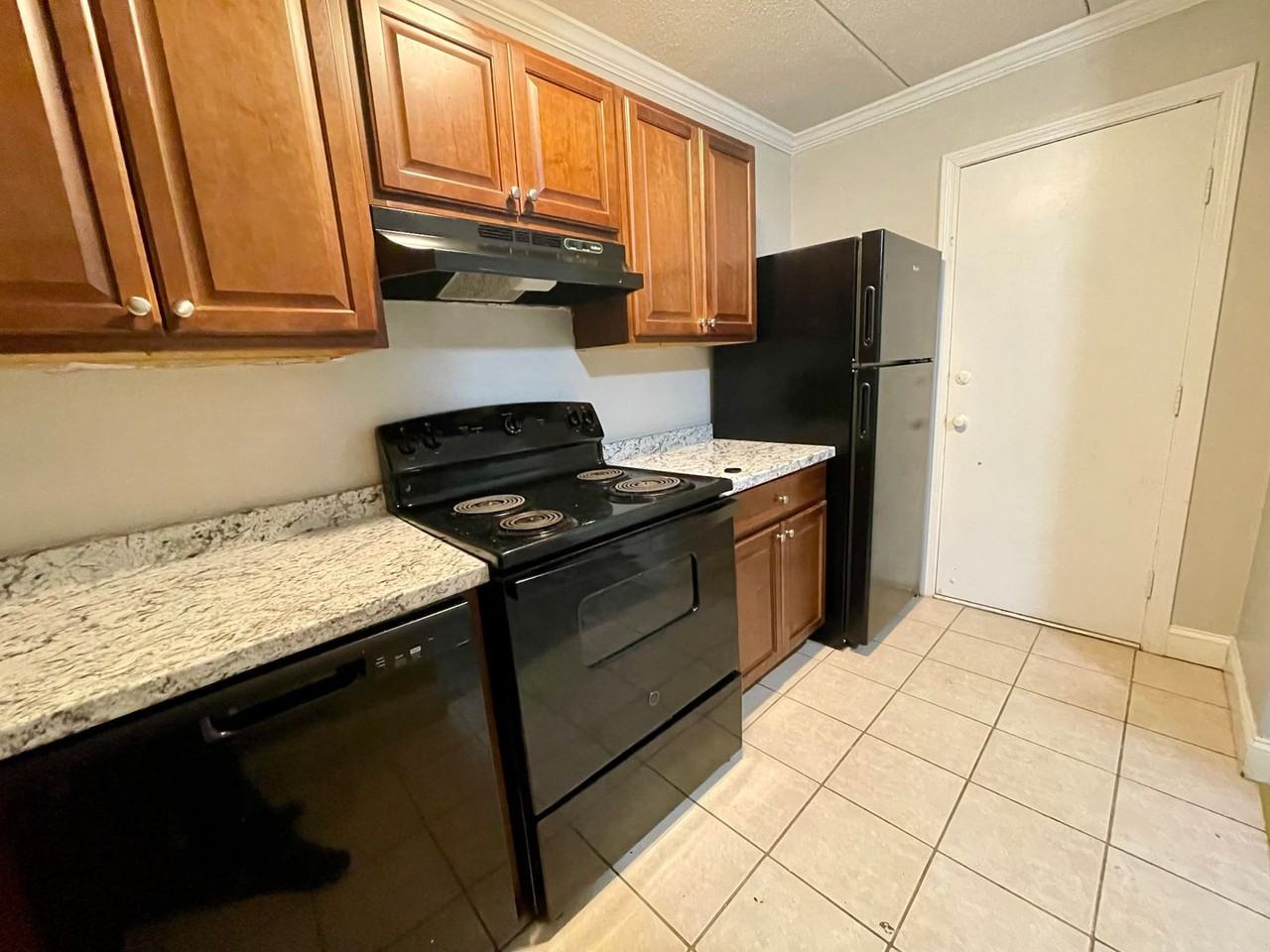 262 Union Ave - Photo 4 of 6