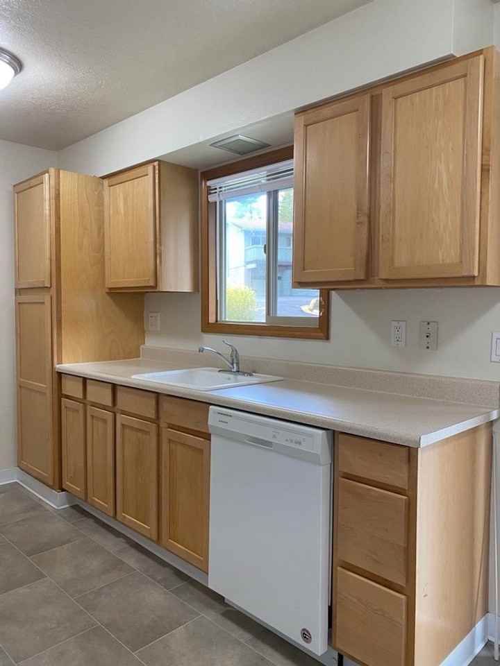 Roxclif Apartments - Photo 5 of 33