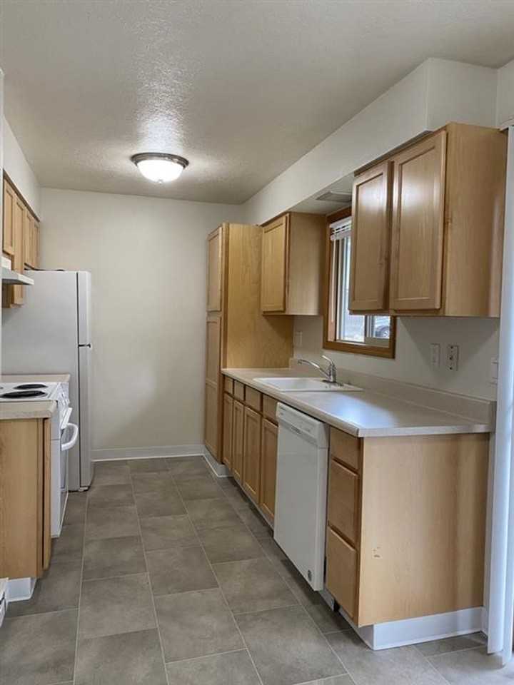Roxclif Apartments - Photo 6 of 33