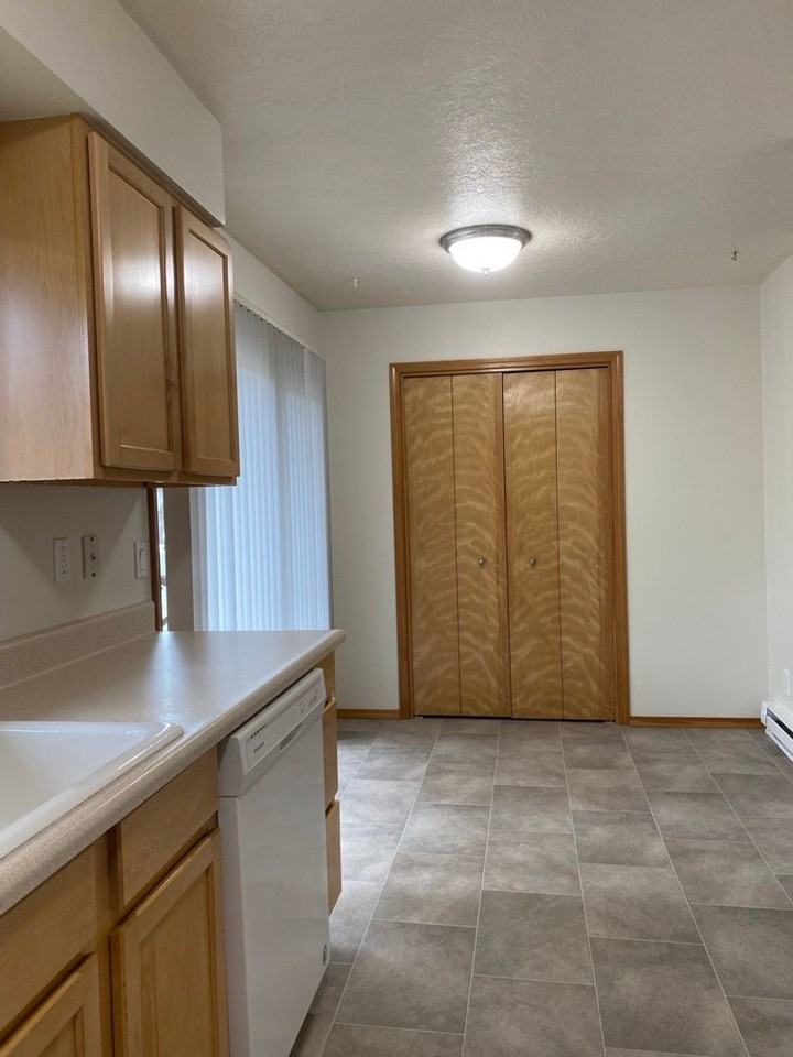 Roxclif Apartments - Photo 7 of 33