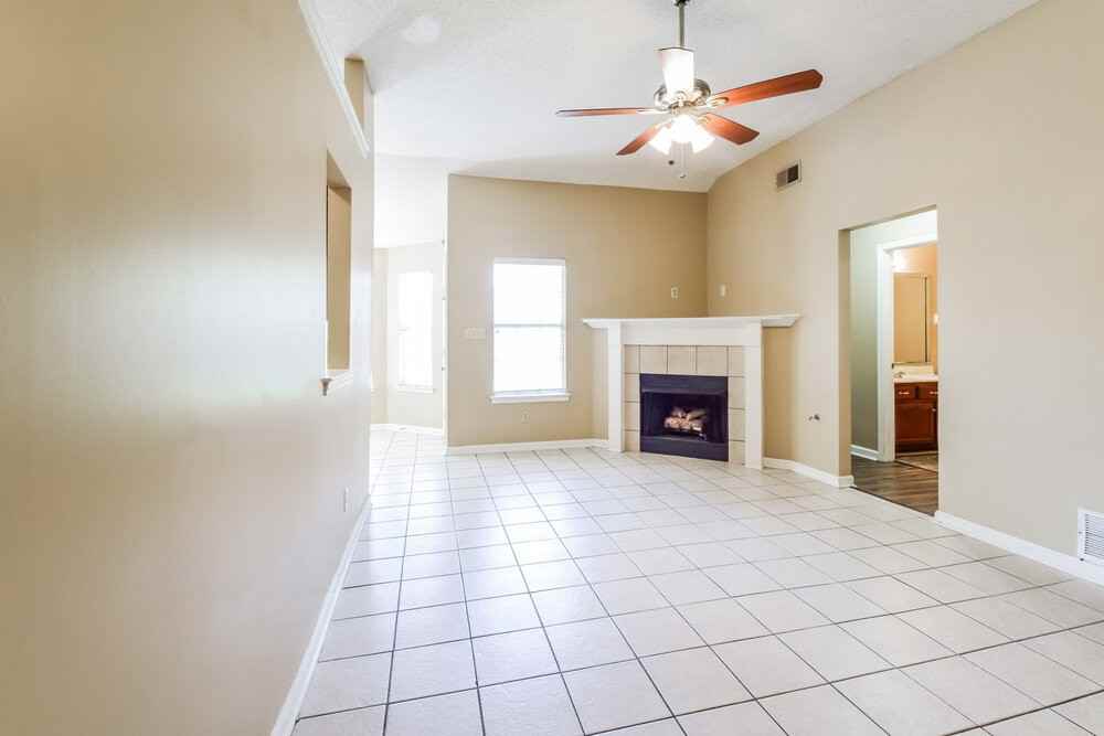 8301 Clubview Dr - Photo 4 of 16