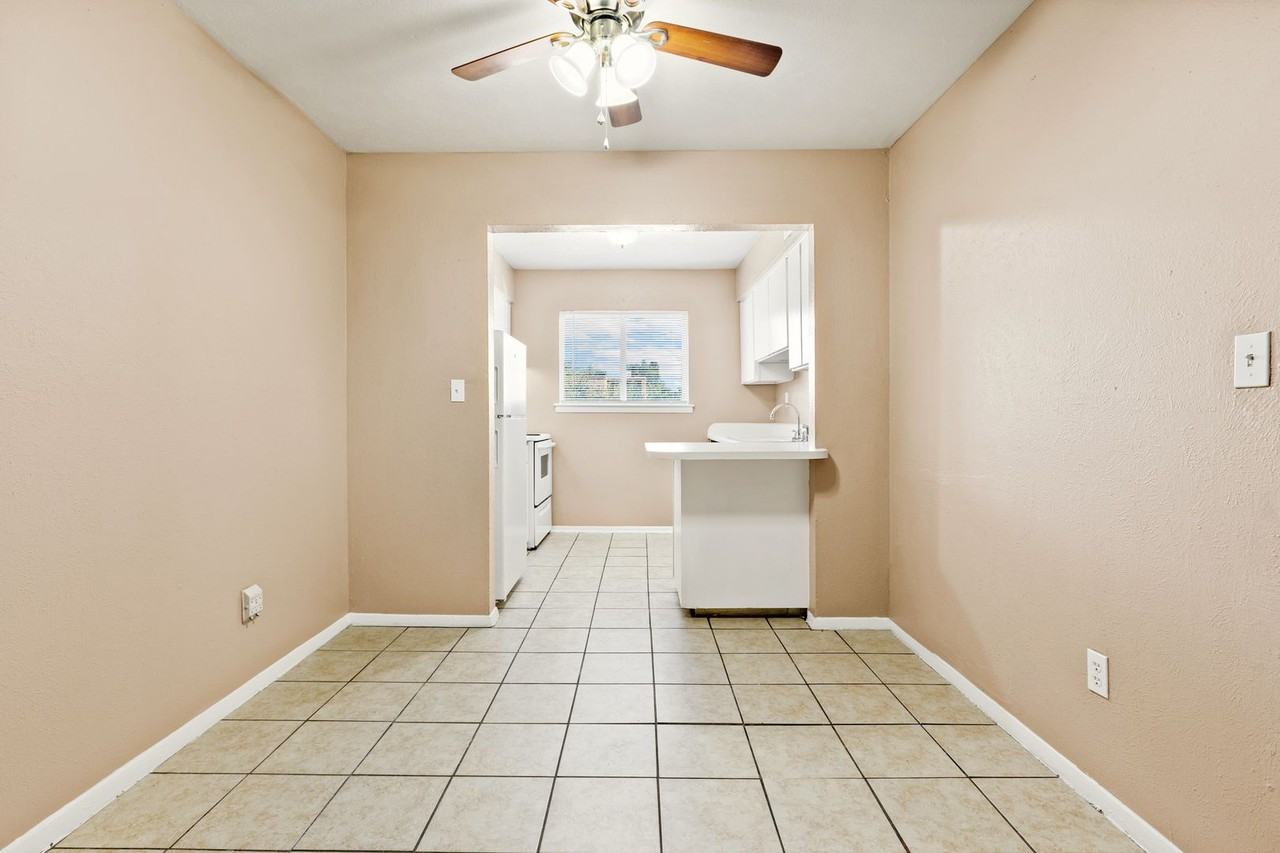 Newport Granada Apartments - Photo 2 of 50