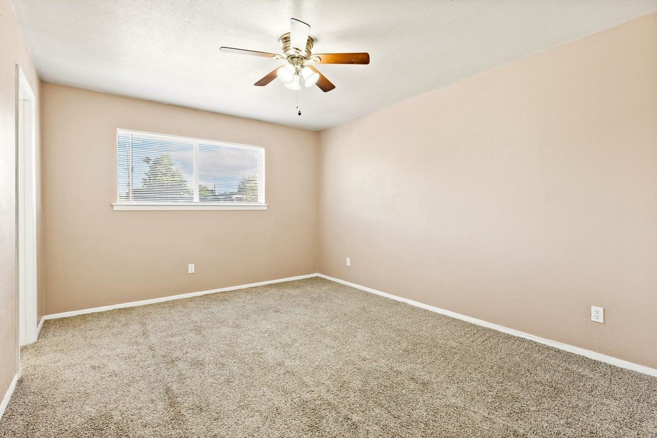 Newport Granada Apartments - Photo 3 of 50