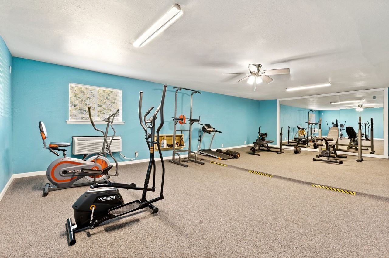 Newport Granada Apartments - Photo 5 of 50