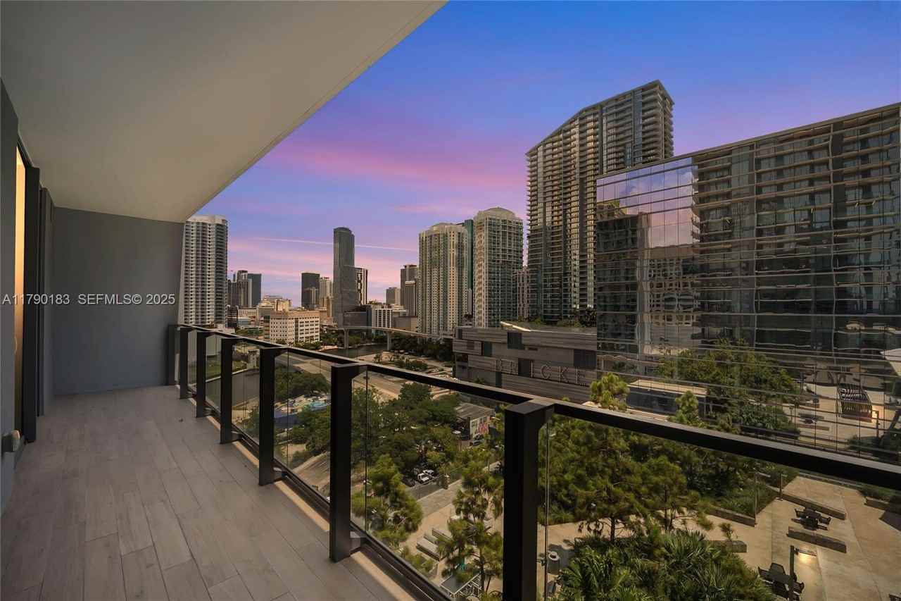 88 Southwest 7th Street #1009 - Photo 5 of 21