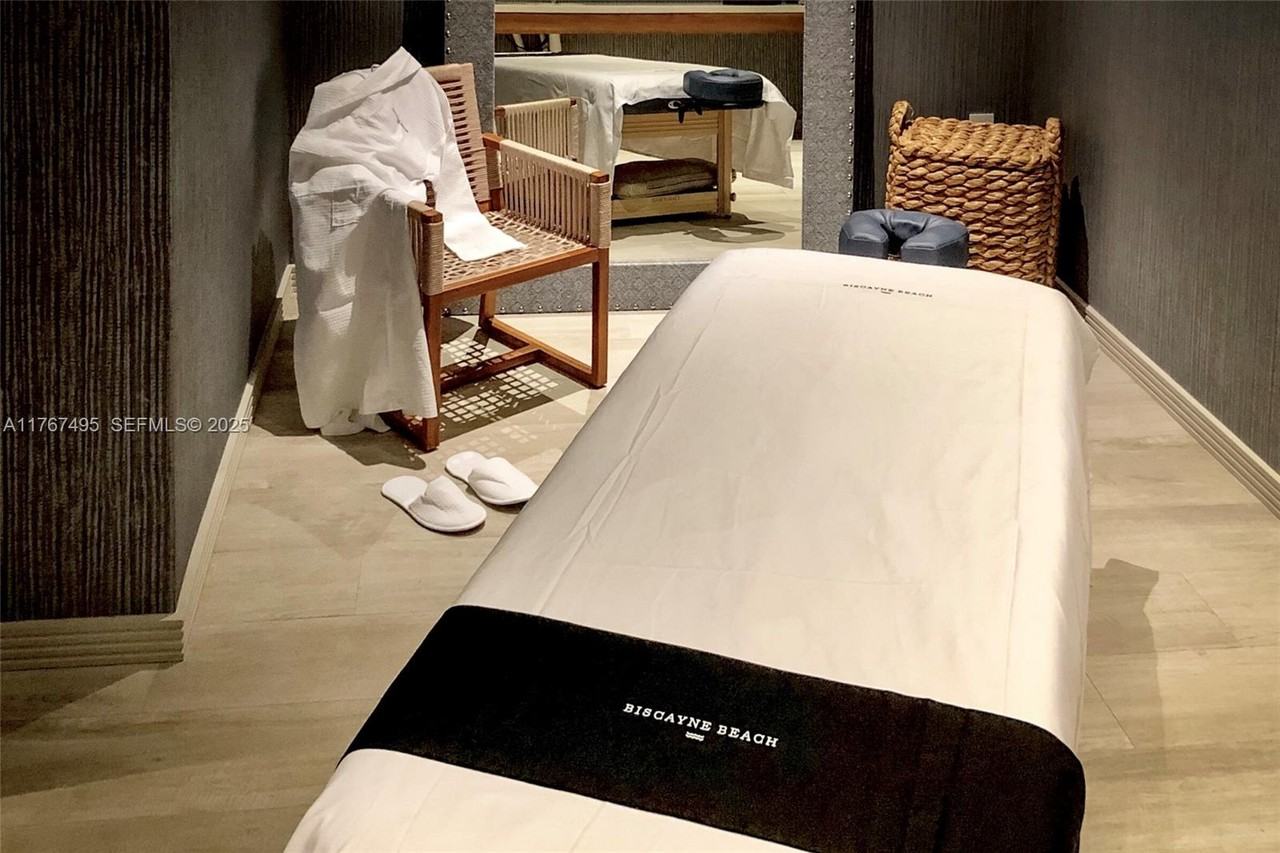 2900 Northeast 7th Avenue #1505 - Photo 4 of 17