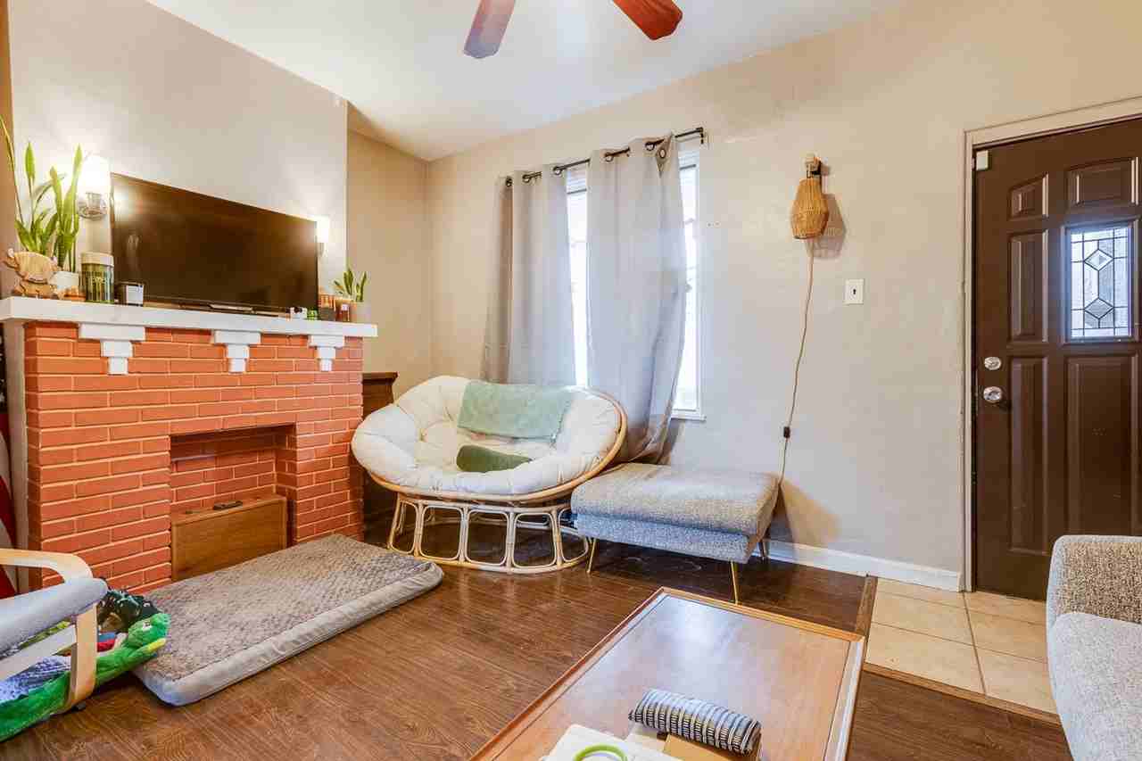 1323 Virginia Ave - Photo 2 of 16