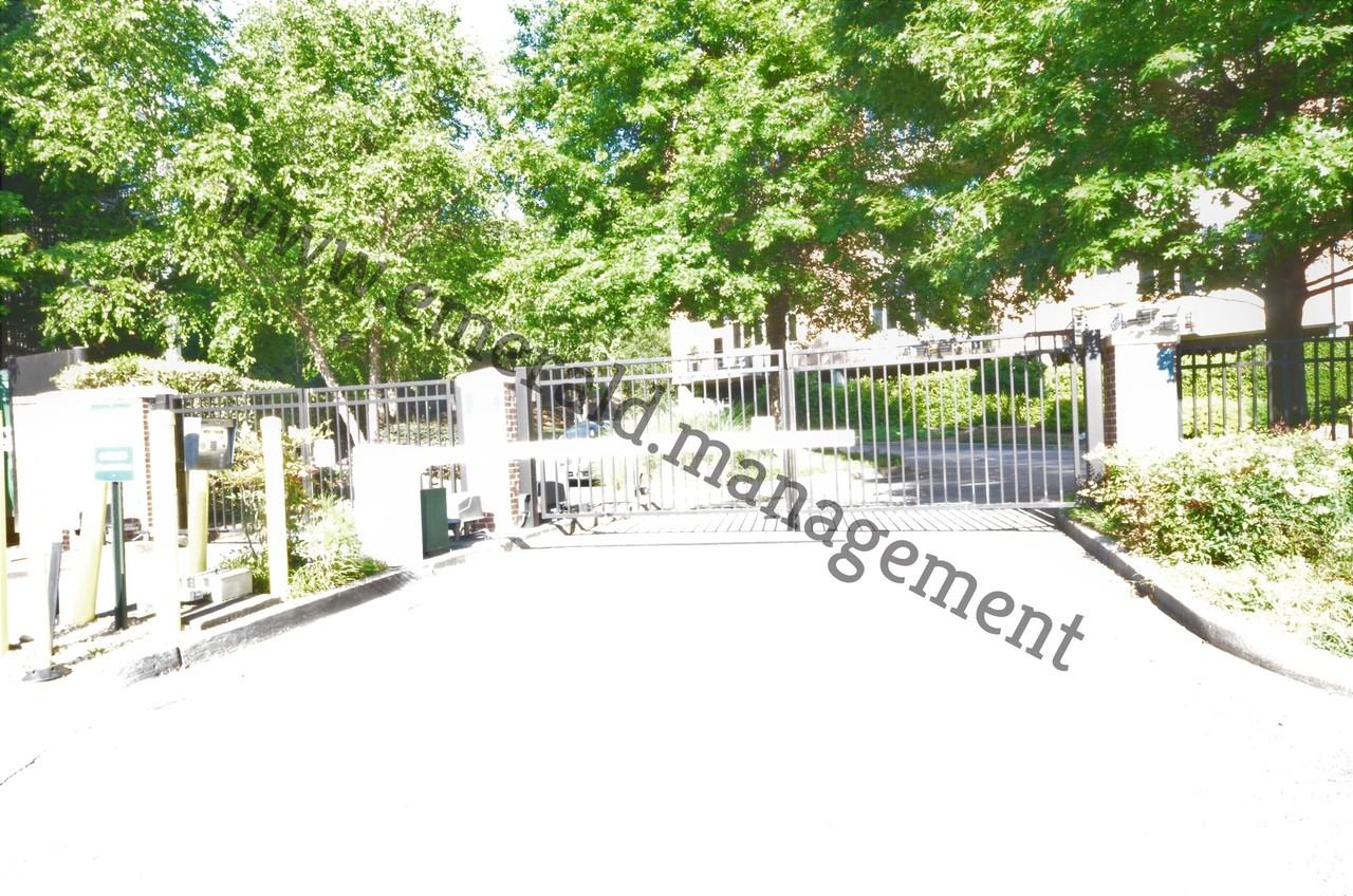 640 Glen Iris Dr Ne #1 - Photo 5 of 33