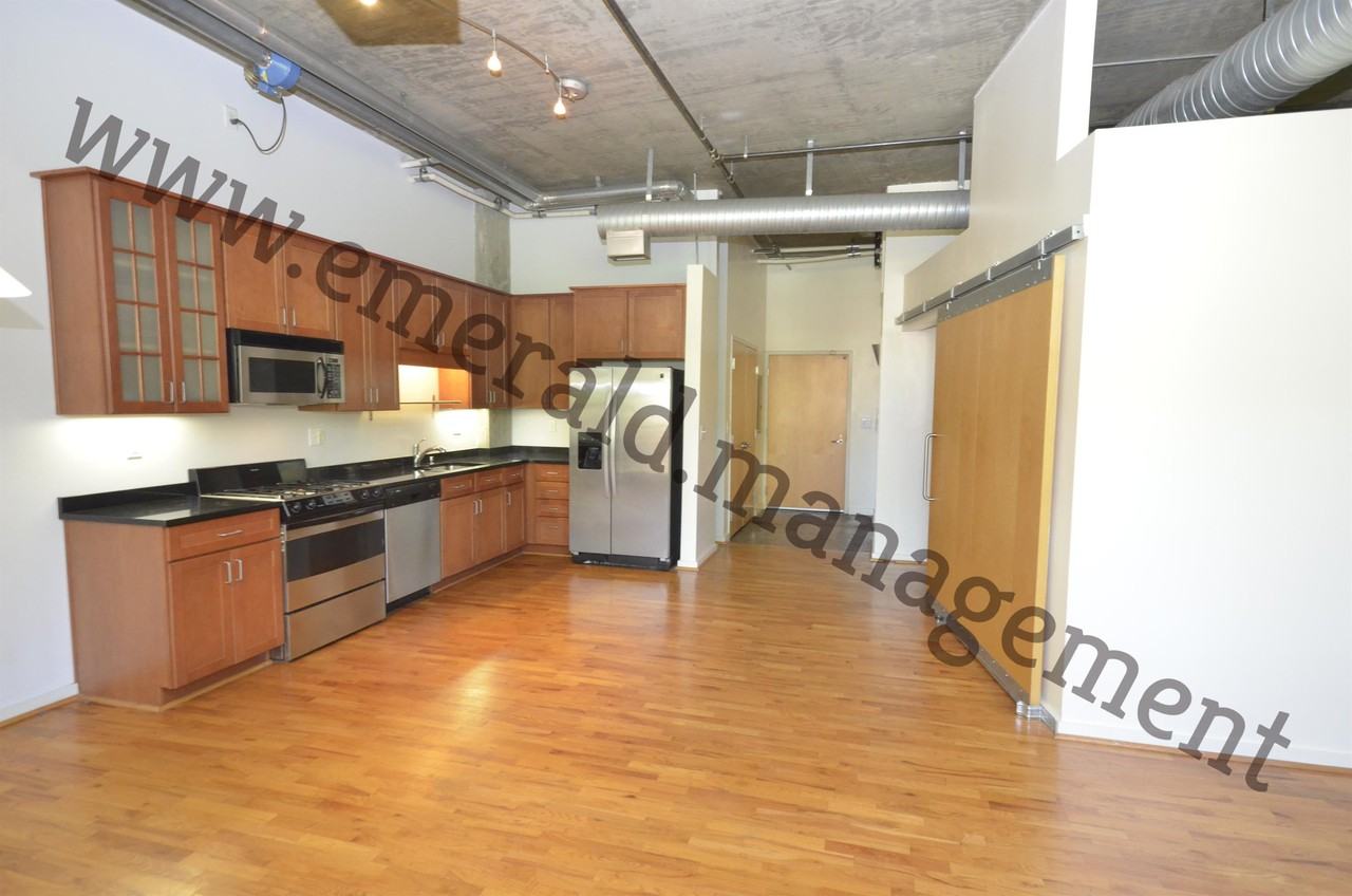 640 Glen Iris Dr Ne #1 - Photo 6 of 33