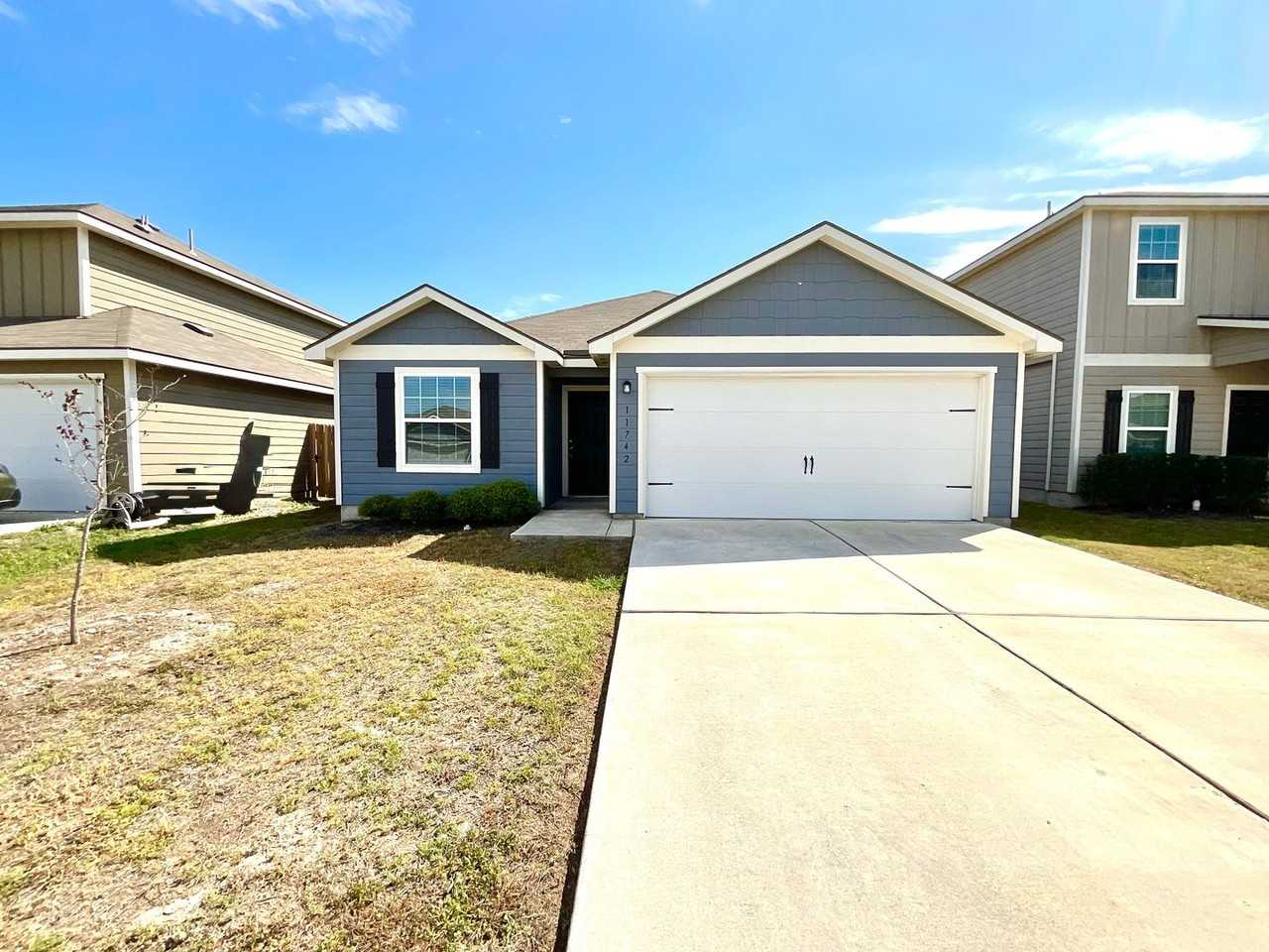 11742 Davalos Ln - Photo 3 of 37