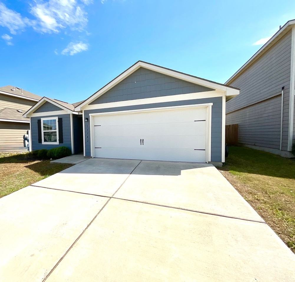 11742 Davalos Ln - Photo 4 of 37