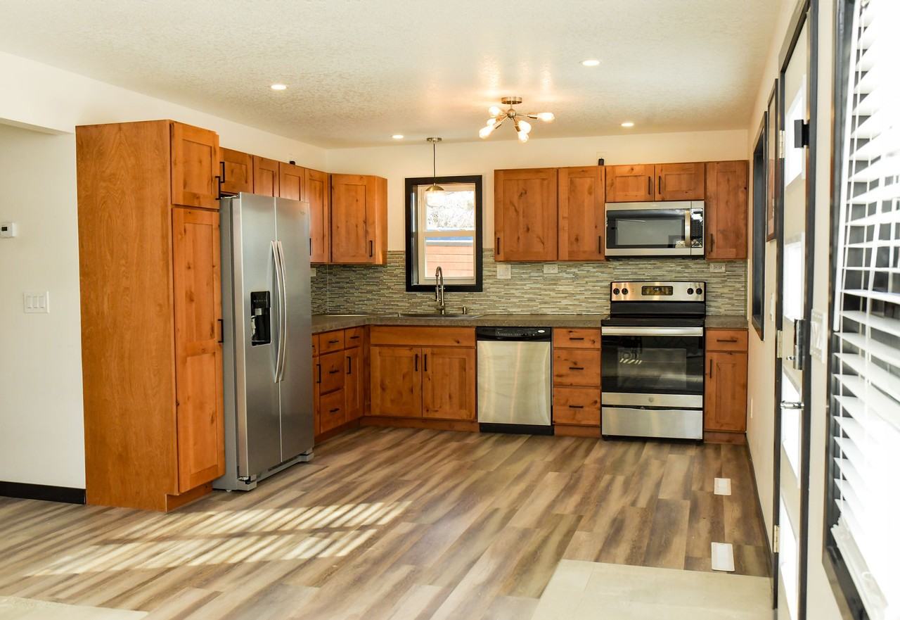 511 Hilltop Dr #101 - Photo 4 of 34