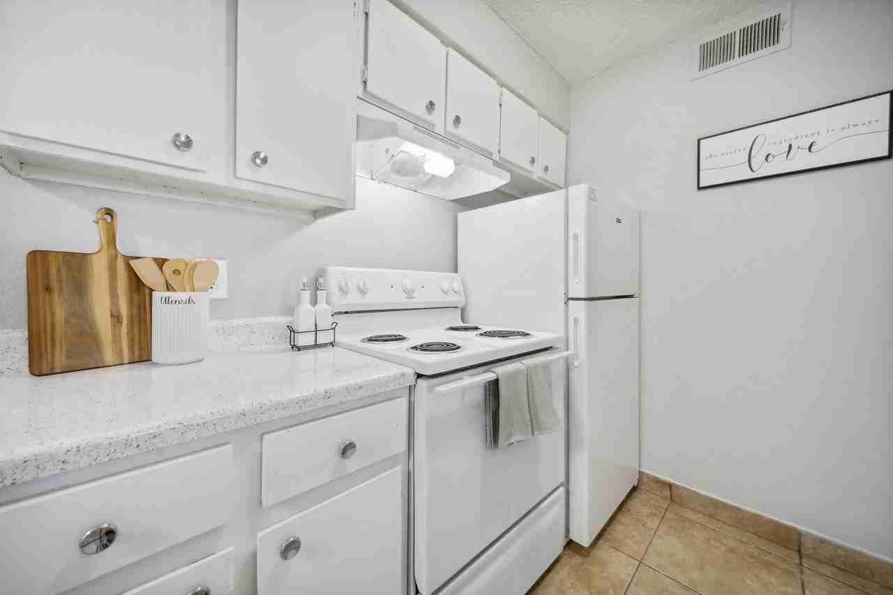 Boca Vista Apartments - Photo 3 of 30